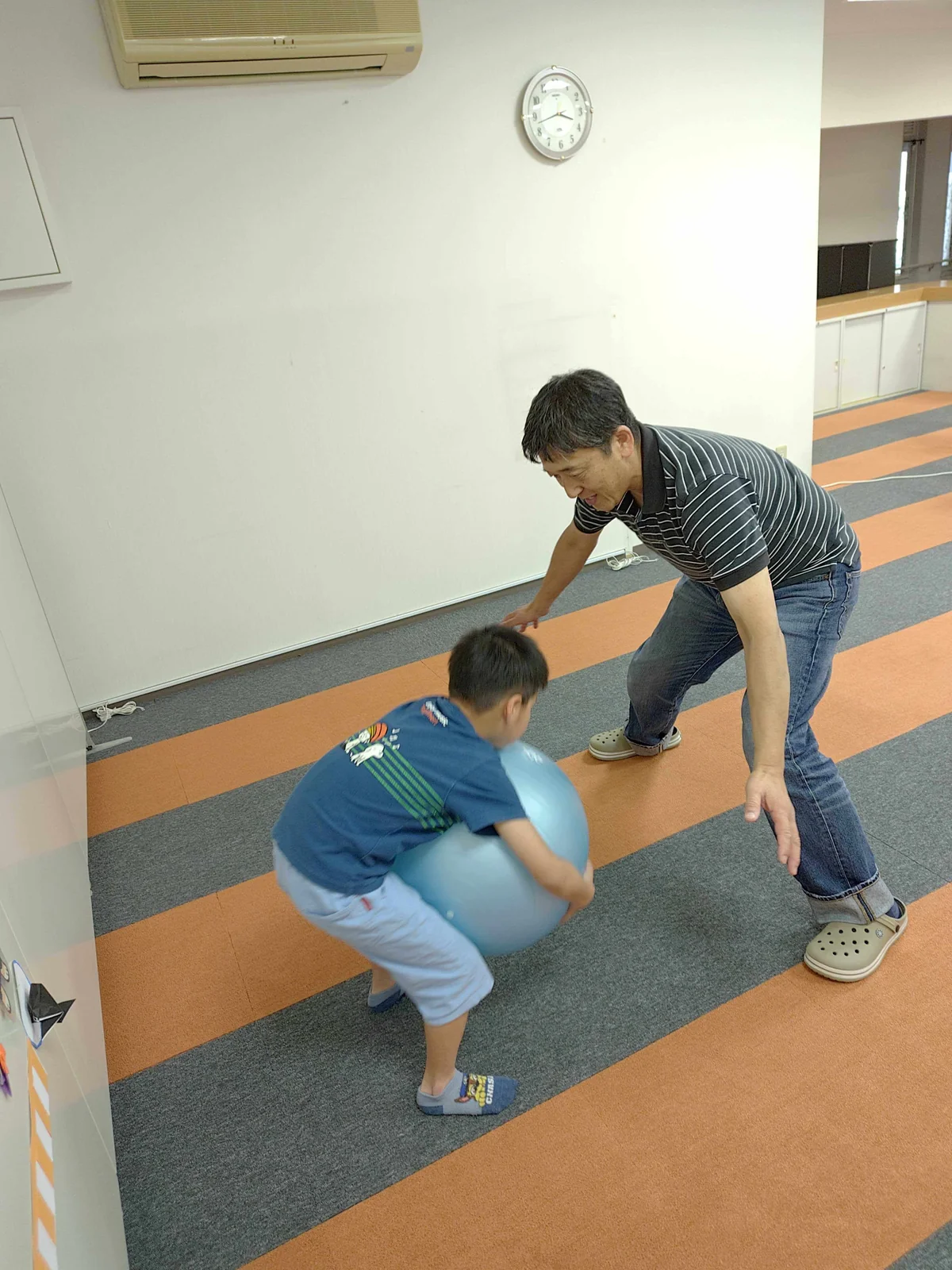 帯広東教室 運動プログラム — バランスボールを使った体幹トレーニング